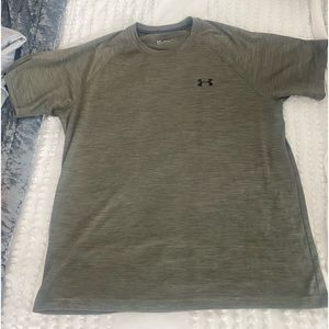 Under Armour workout shirt! Only worn a couple times, in great condition!